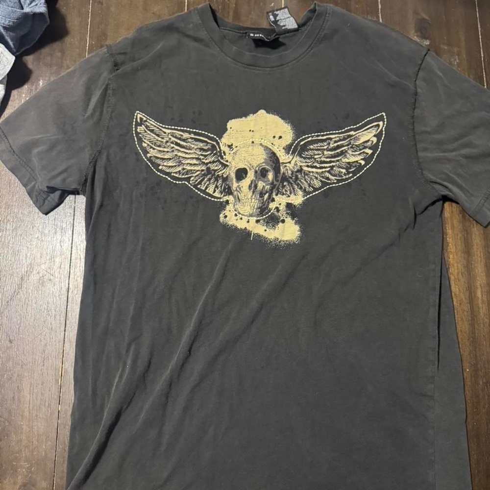 Edgy Charcoal Skull Graphic Tee